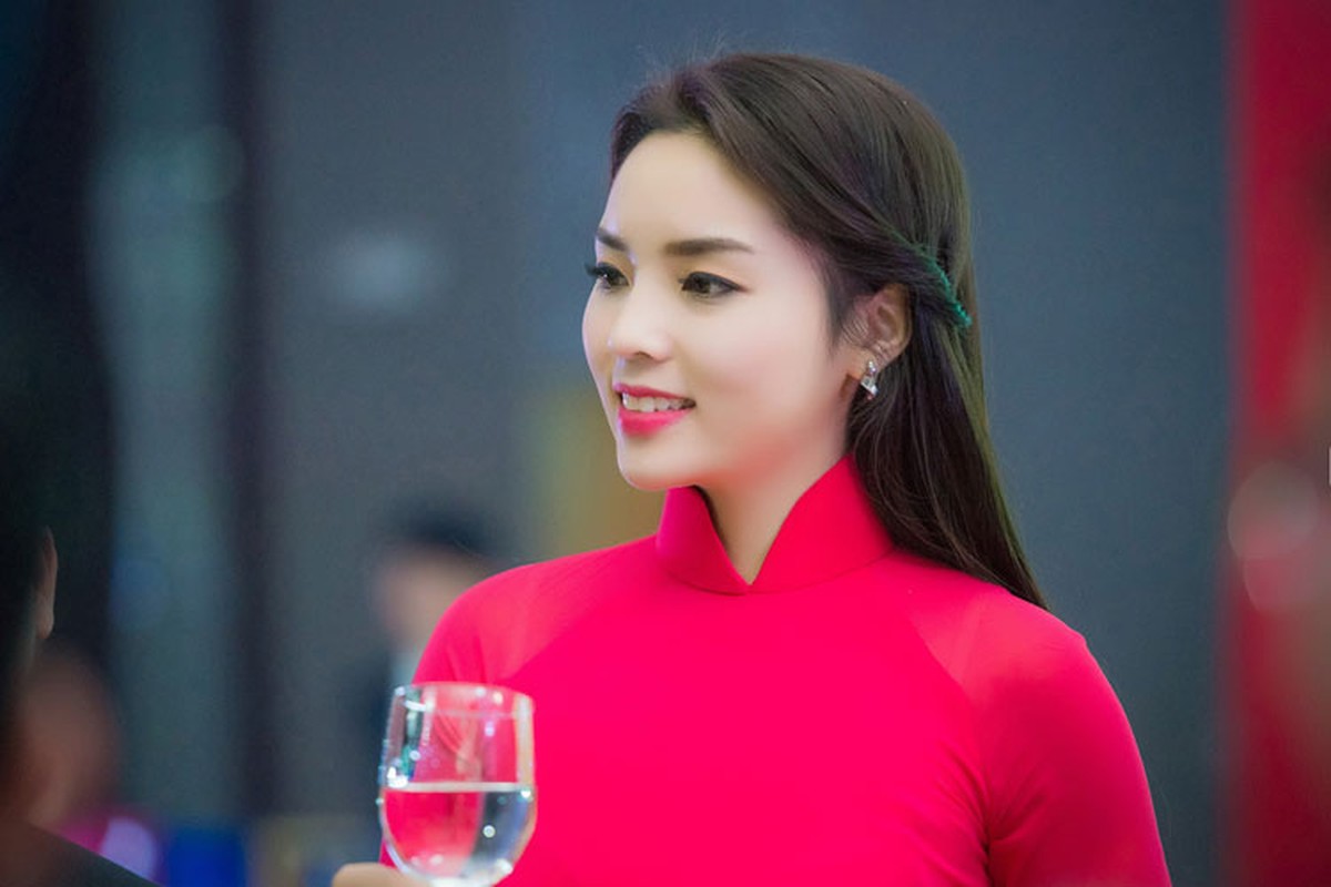 Hoa hau Ky Duyen noi bat trong ta ao dai do-Hinh-2